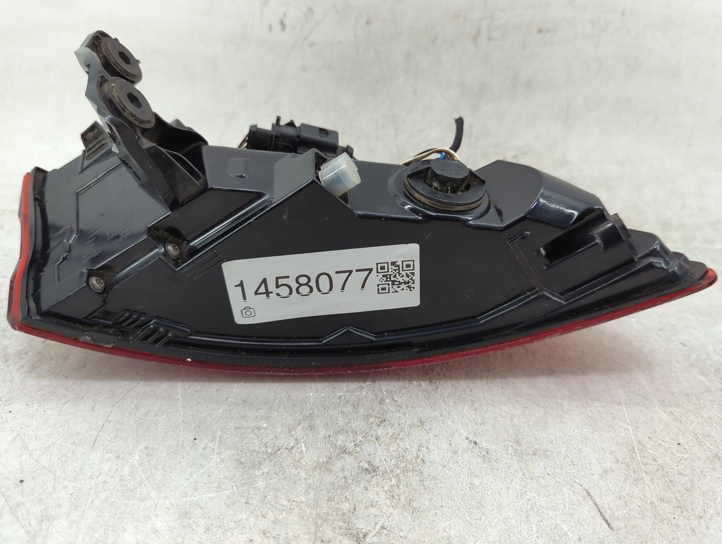 2017-2019 Audi A4 Tail Light Assembly Passenger Right OEM P/N:8W5 945 092 D Fits Fits 2017 2018 2019 OEM Used Auto Parts - O
