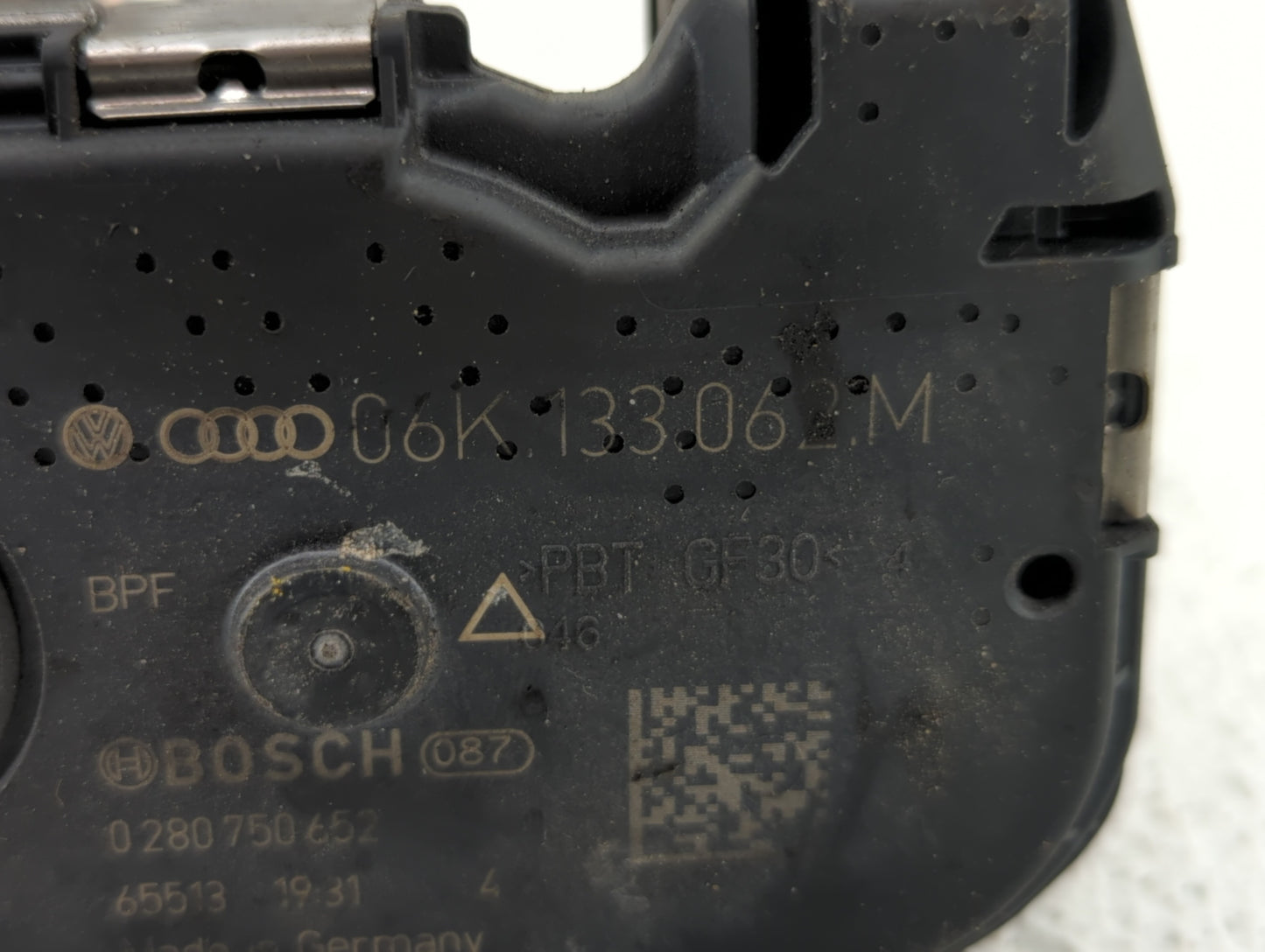 2017-2020 Audi A4 Throttle Body P/N:06K 133 062 AK 06K 133 062 M, 06K 133 062 J Fits Fits 2017 2018 2019 2020 2021 2022 OEM