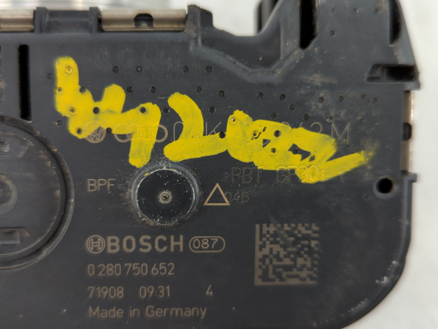 2017-2020 Audi A4 Throttle Body P/N:06K 133 062 M Fits Fits 2017 2018 2019 2020 2021 2022 OEM Used Auto Parts - Oemusedautop