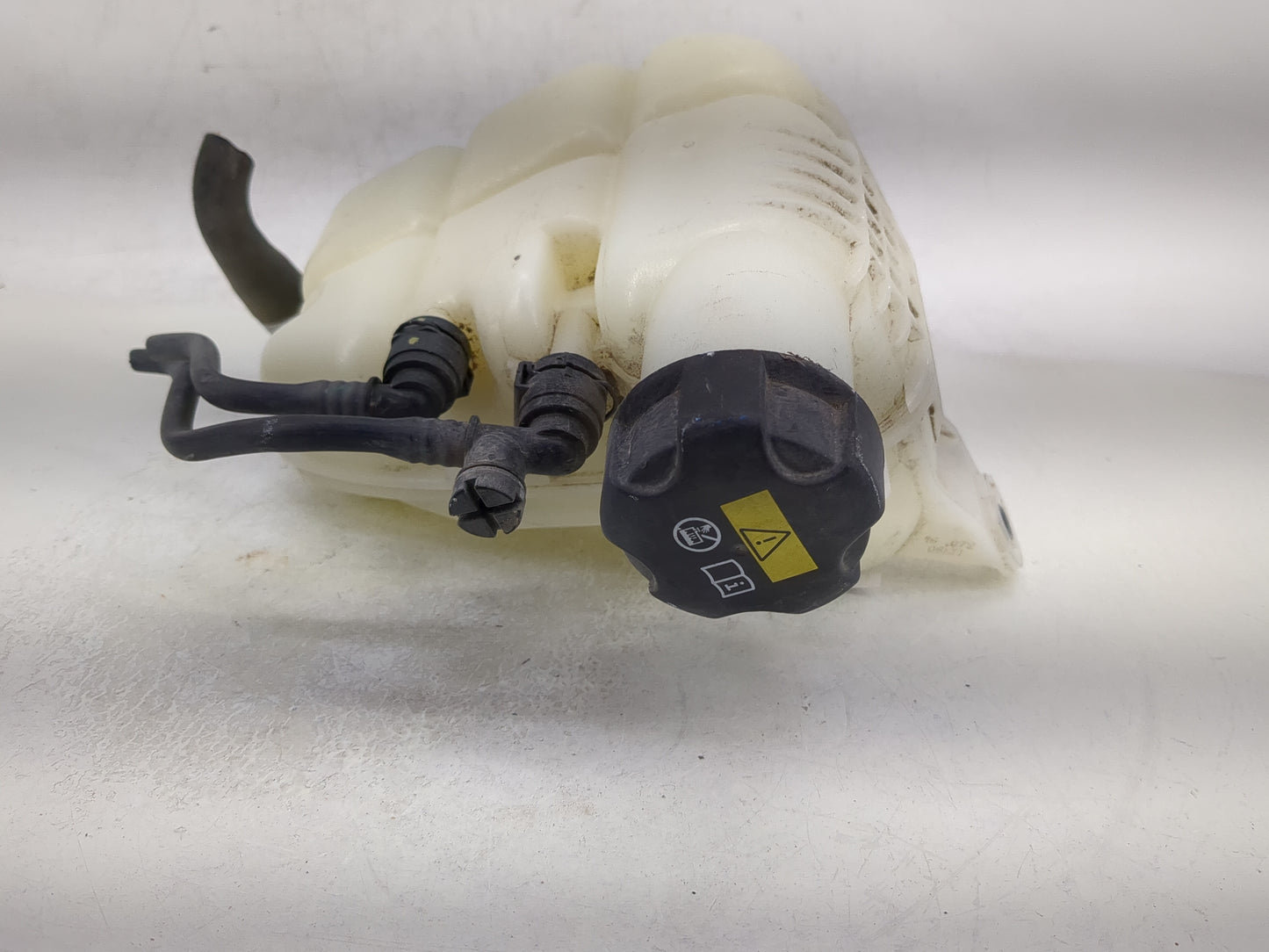 2016-2019 Bmw X1 Windshield Washer Fluid Reservoir Bottle Oem - Oemusedautoparts1.com