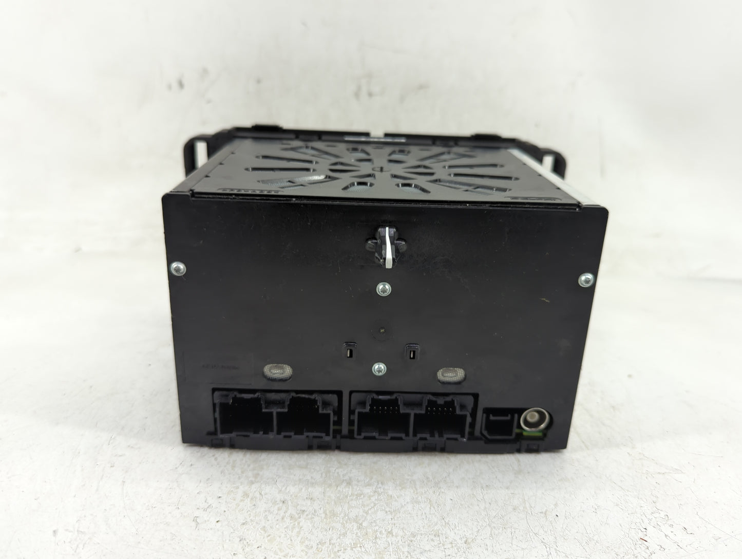 2016-2017 Buick Enclave Radio AM FM Cd Player Receiver Replacement P/N:84082781 Fits Fits 2016 2017 OEM Used Auto Parts - Oe