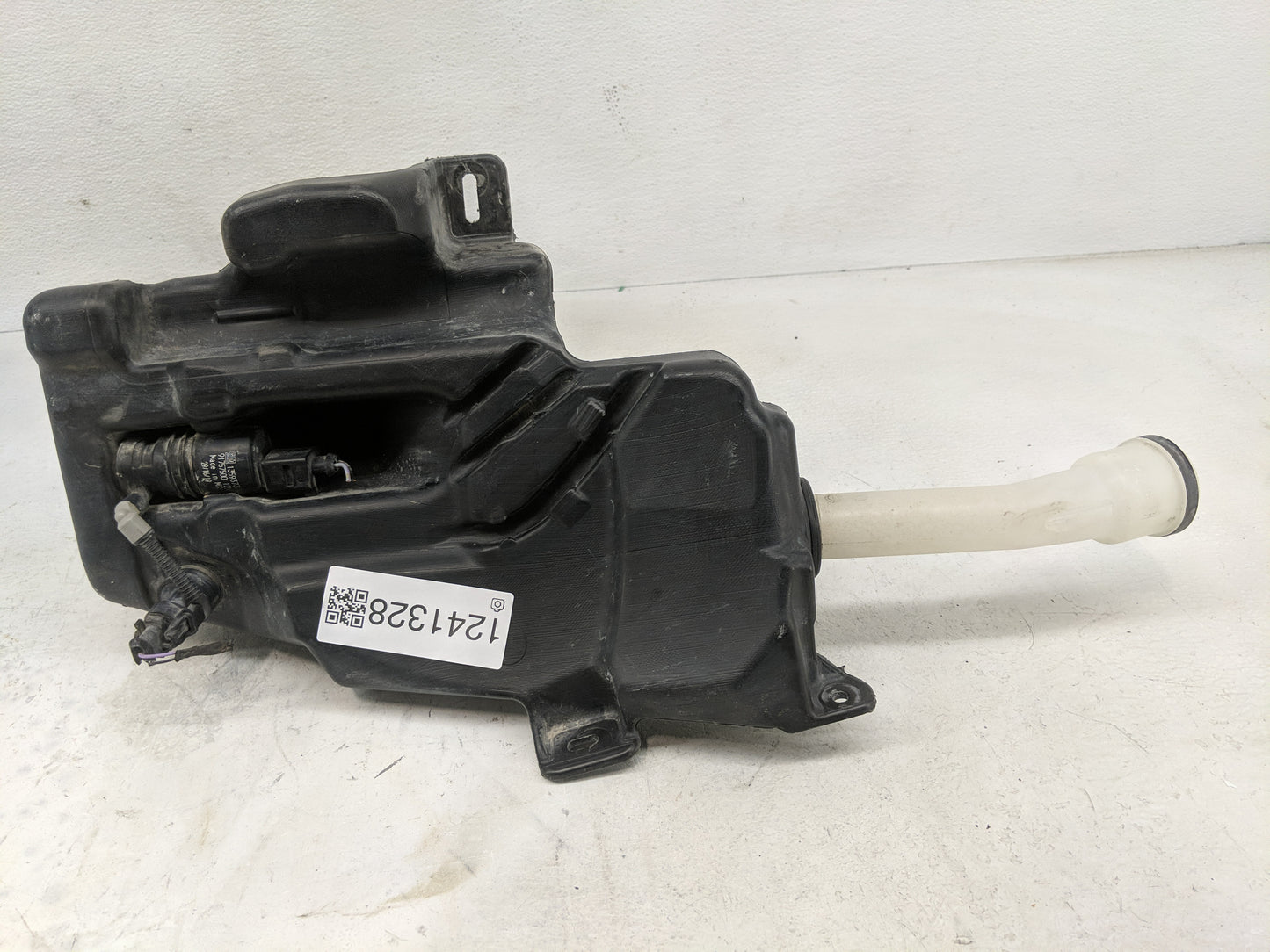 2017 Buick Verano Windshield Washer Fluid Reservoir Bottle Oem - Oemusedautoparts1.com
