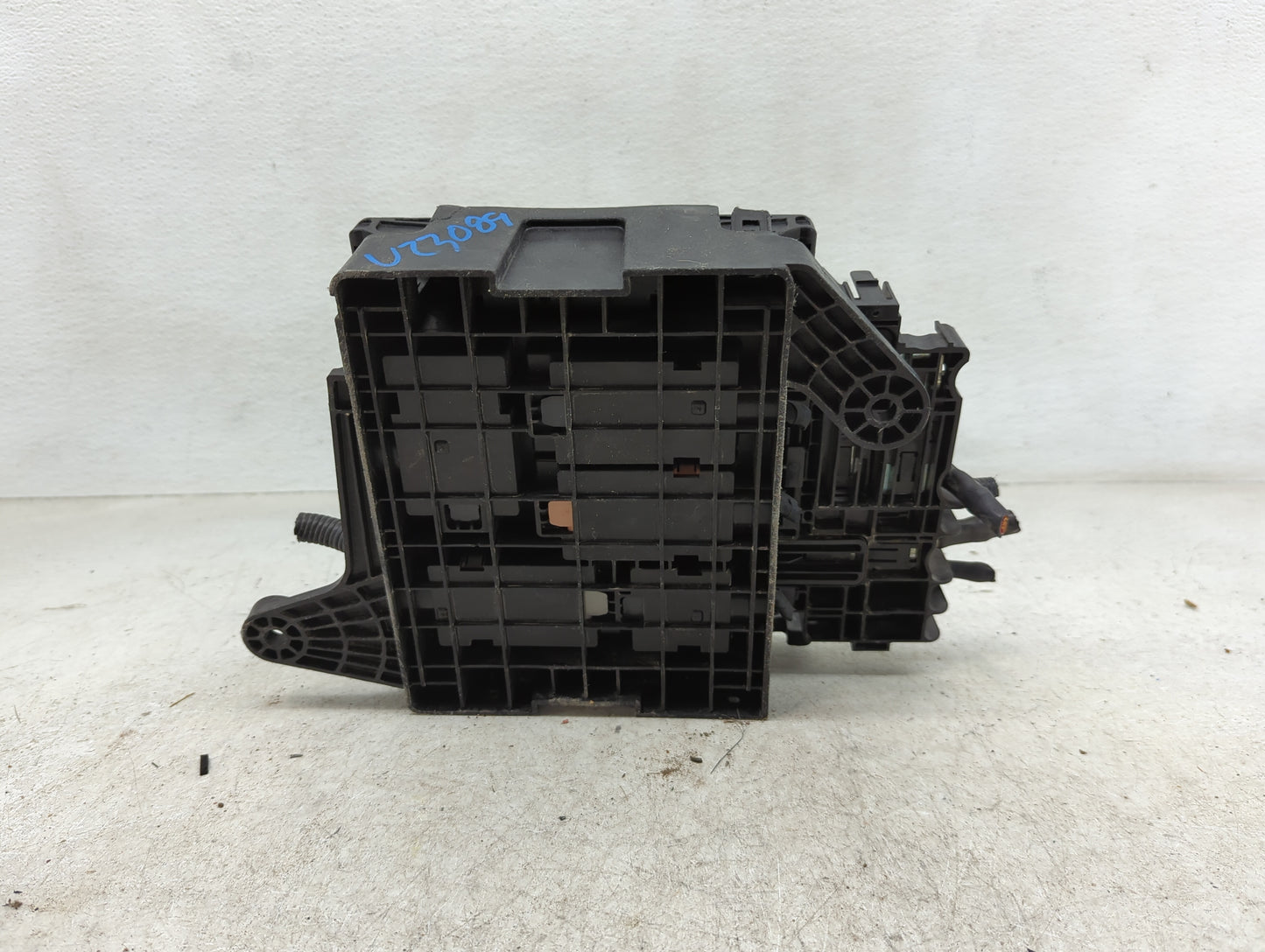 2017-2018 Cadillac Ats Fusebox Fuse Box Panel Relay Module P/N:23359587 84014012 Fits Fits 2017 2018 2019 OEM Used Auto Part