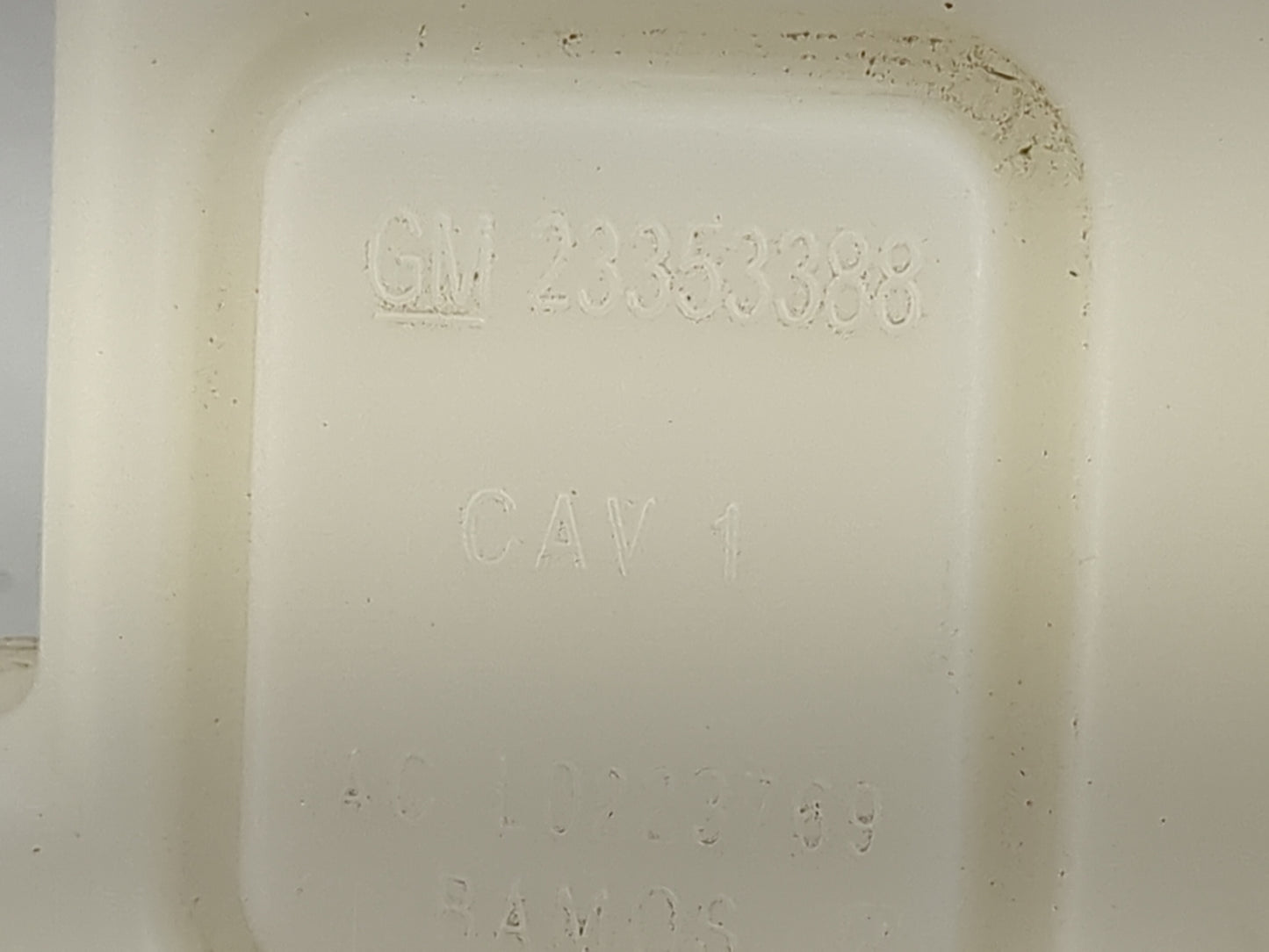 2015-2020 Cadillac Escalade Windshield Washer Fluid Reservoir Bottle Oem 1473830 - Oemusedautoparts1.com