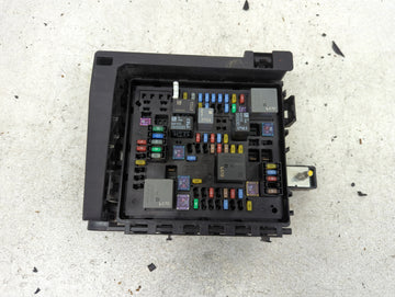 2017-2019 Cadillac Xt5 Fusebox Fuse Box Panel Relay Module P/N:84155666 Fits Fits 2017 2018 2019 OEM Used Auto Parts