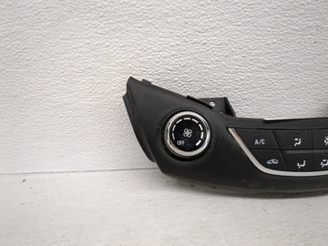 2017 Chevrolet Cruze Climate Control Module Temperature AC/Heater Replacement P/N:39028880 Fits OEM Used Auto Parts