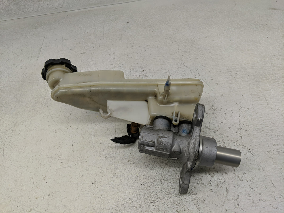 2016-2019 Chevrolet Cruze Brake Master Cylinder 1300901 - Oemusedautoparts1.com