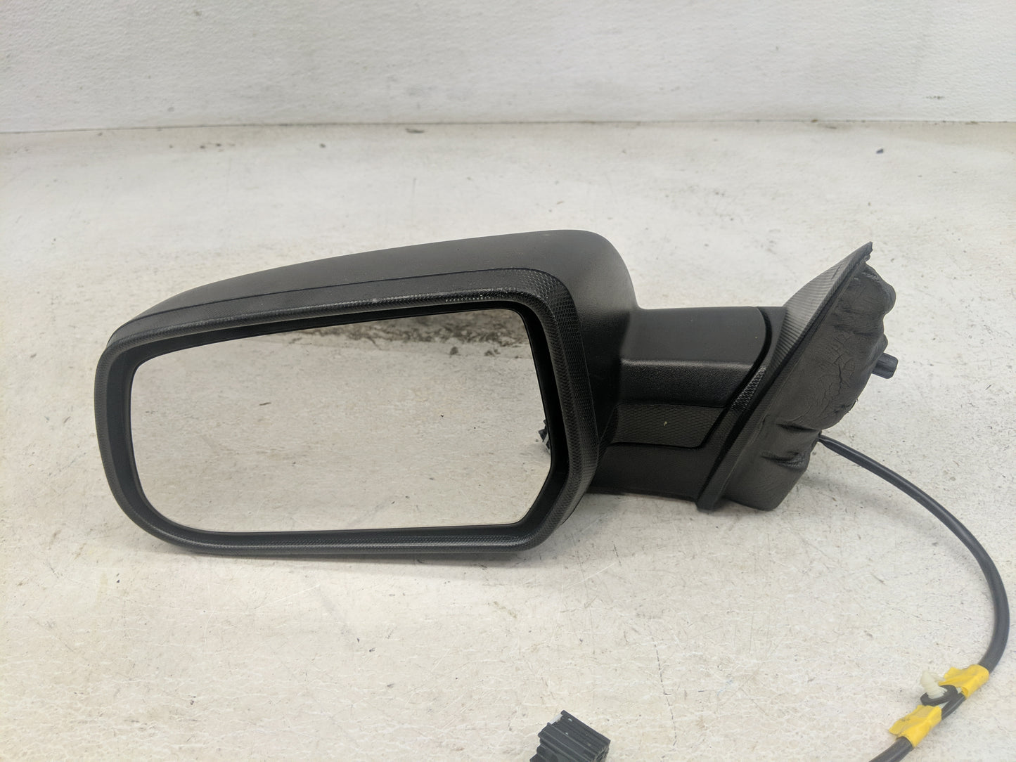 2015-2017 Chevrolet Equinox Driver Side View Mirror - Left Door Mirror OEM Used - Oemusedautoparts1.com