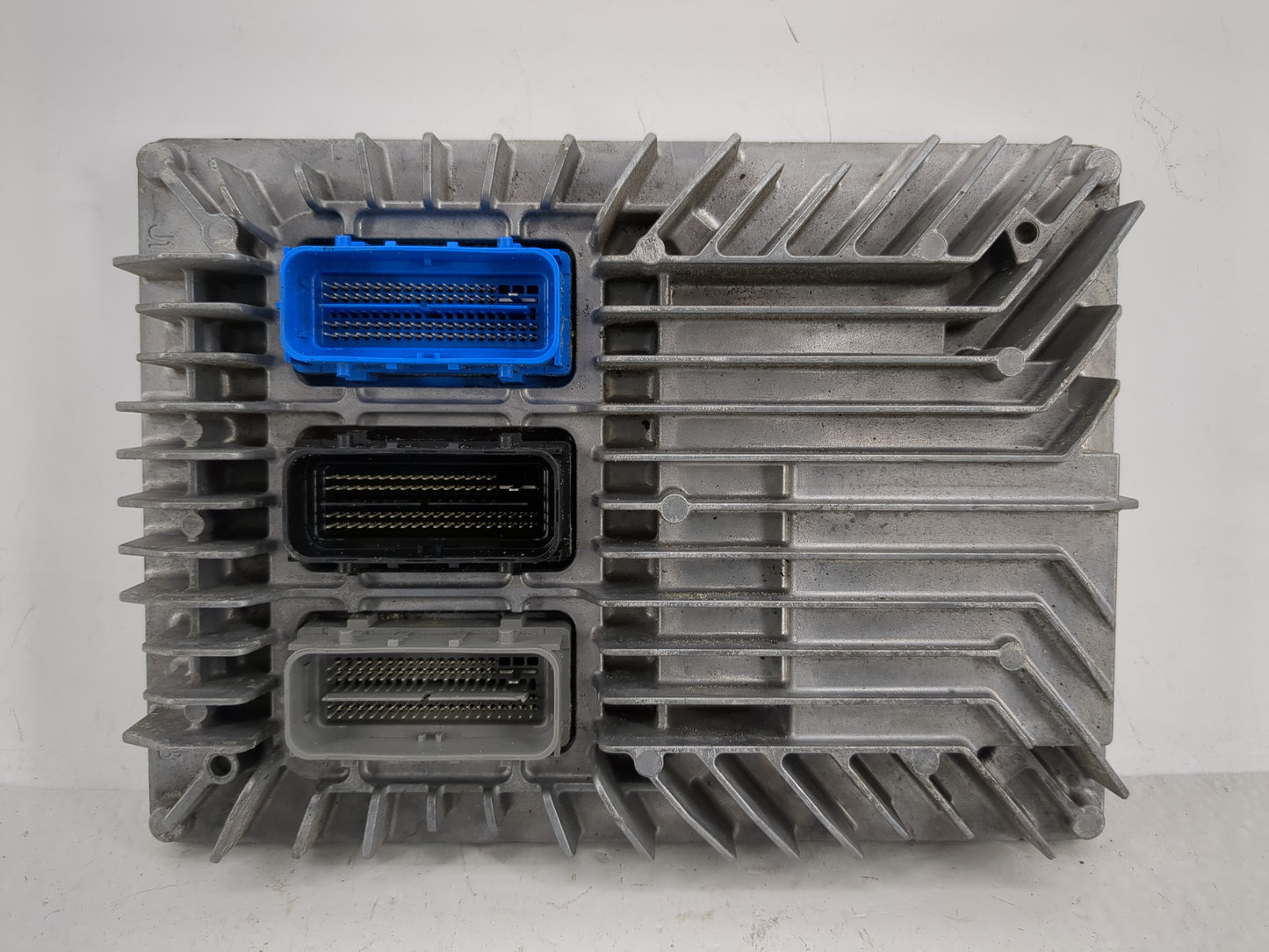 2017 Chevrolet Equinox PCM Engine Control Computer ECU ECM PCU OEM P/N:E39A 12701005 Fits Fits 2018 2019 2020 OEM Used Auto
