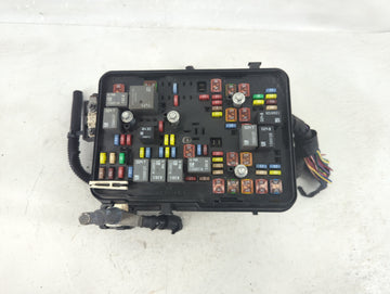 2016-2017 Chevrolet Equinox Fusebox Fuse Box Panel Relay Module P/N:22922727 Fits Fits 2016 2017 OEM Used Auto Parts