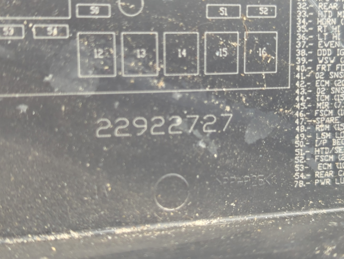 2016-2017 Chevrolet Equinox Fusebox Fuse Box Panel Relay Module P/N:22922727 Fits Fits 2016 2017 OEM Used Auto Parts - Oemus