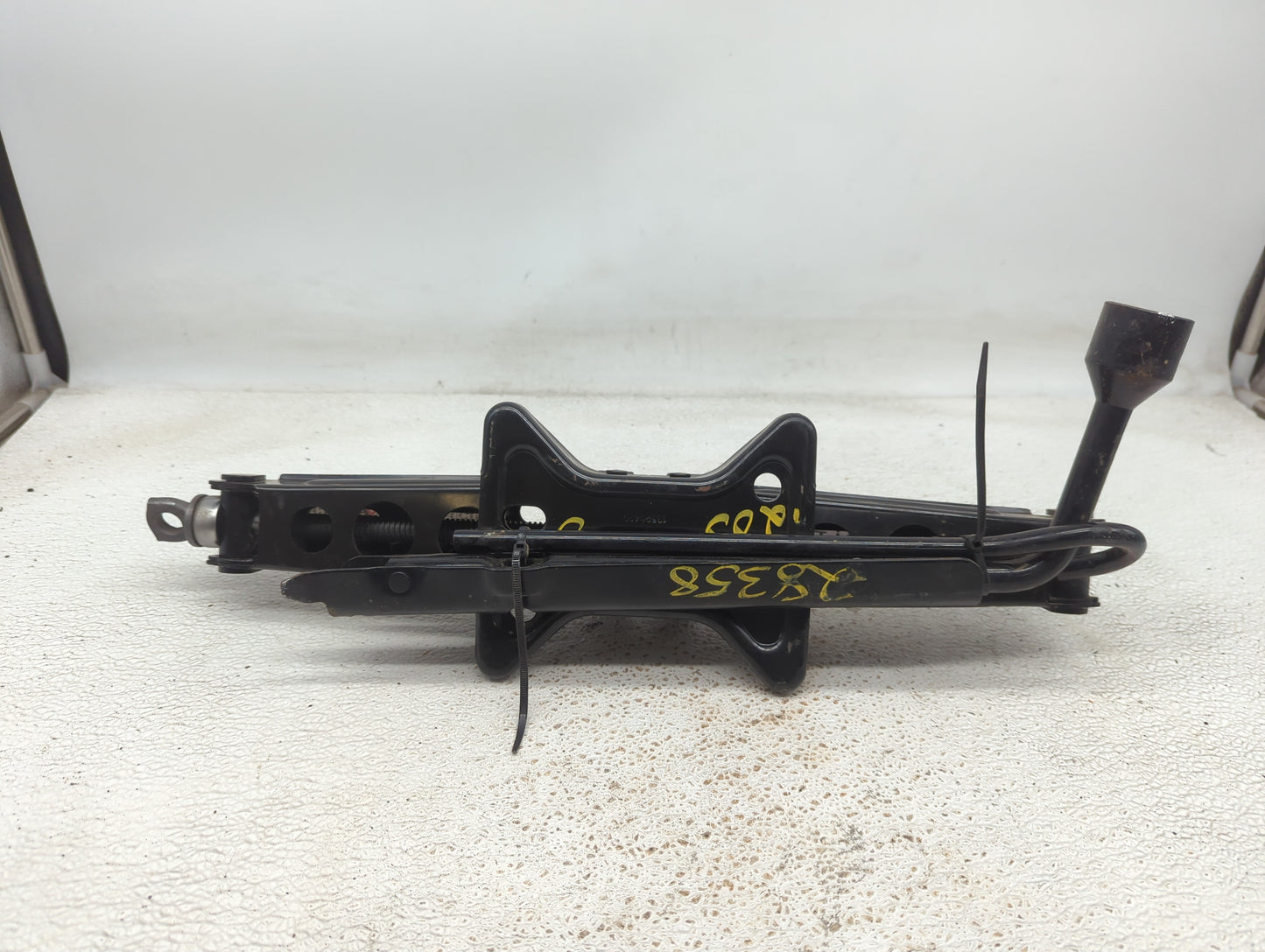 2017 Chevrolet Equinox Spare Scissor Car Jack - Oemusedautoparts1.com