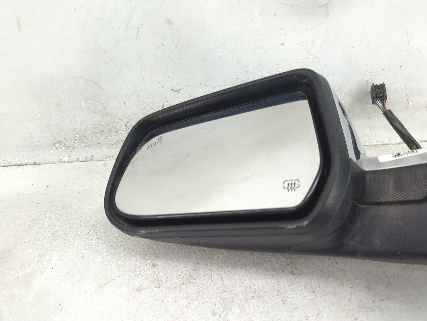 2016-2017 Chevrolet Equinox Driver Side View Mirror - Left Door Mirror OEM Used - Oemusedautoparts1.com