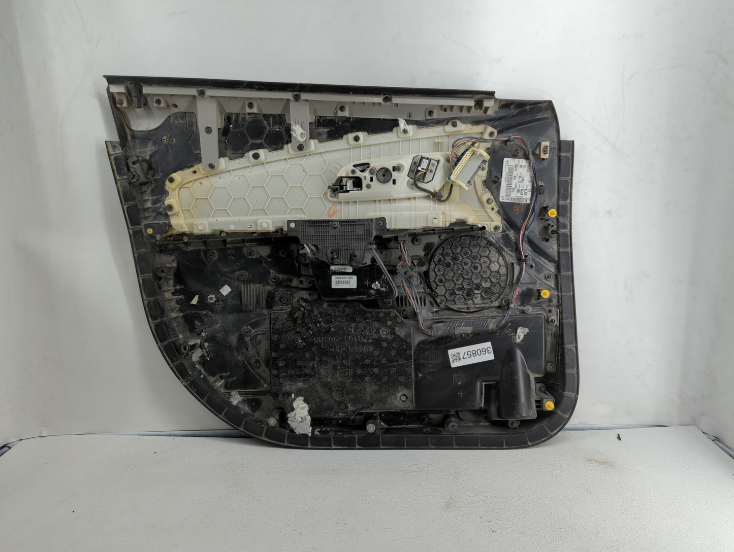 2017 Chevrolet Equinox Front Right Passenger Interior Door Panel Trim - Oemusedautoparts1.com