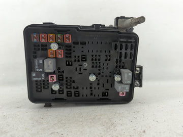 2016-2017 Chevrolet Equinox Fusebox Fuse Box Panel Relay Module P/N:84080470_01 Fits Fits 2016 2017 OEM Used Auto Parts