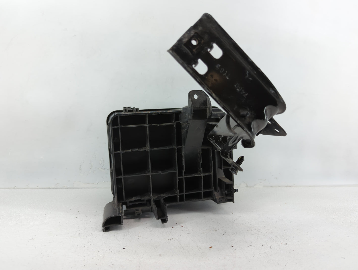 2016-2017 Chevrolet Equinox Fusebox Fuse Box Panel Relay Module P/N:84080470_01 Fits Fits 2016 2017 OEM Used Auto Parts - Oe
