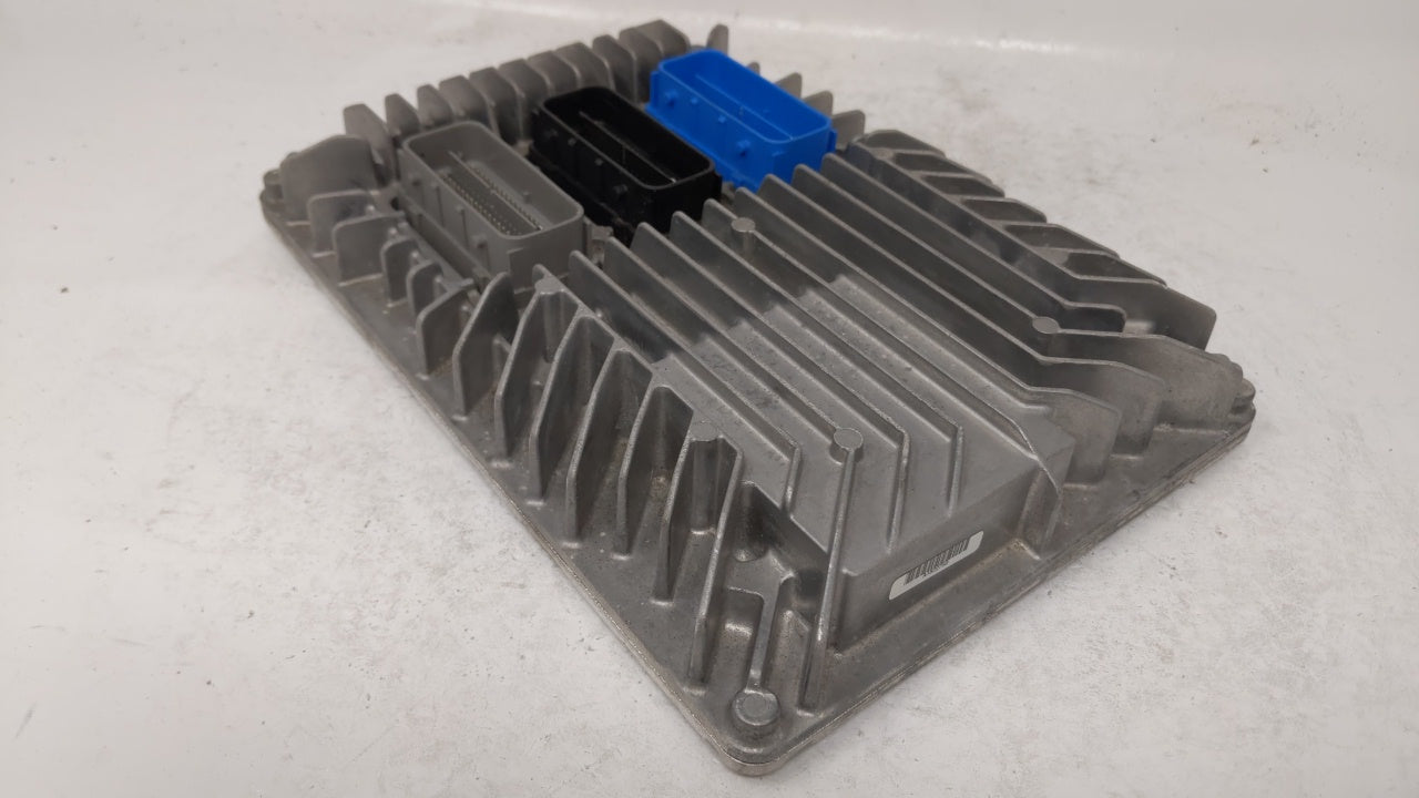 2017 Chevrolet Equinox PCM Engine Control Computer ECU ECM PCU OEM P/N:12667002 12667189 Fits Fits 2018 2019 OEM Used Auto P