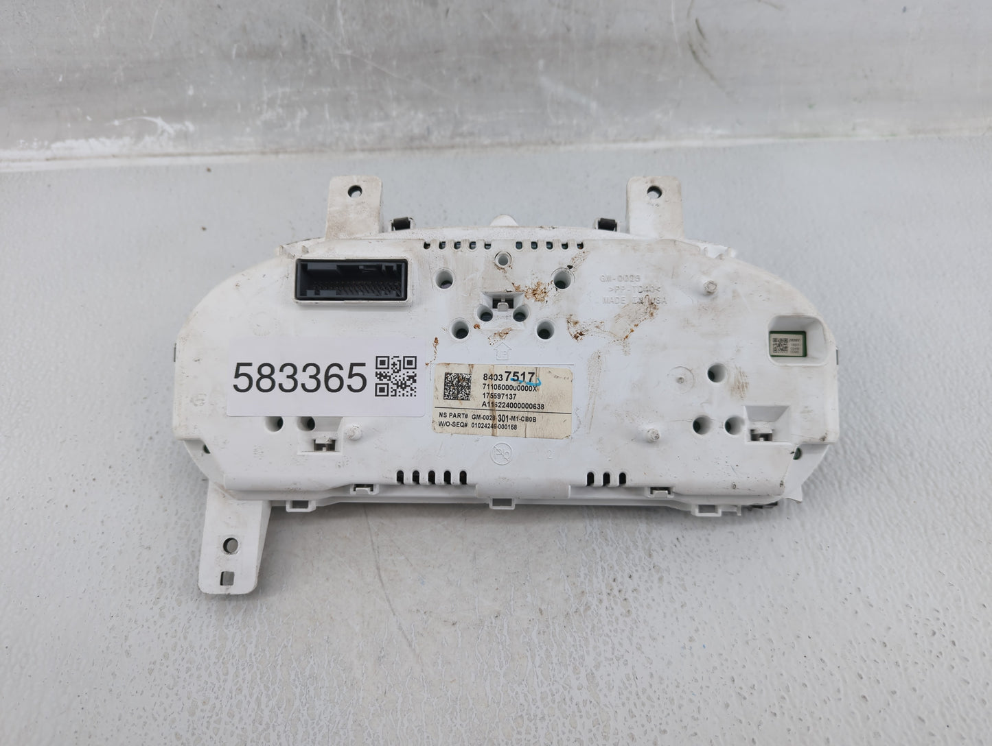 2017-2020 Chevrolet Impala Instrument Cluster Speedometer Gauges P/N:84037517 Fits Fits 2017 2018 2019 2020 OEM Used Auto Pa