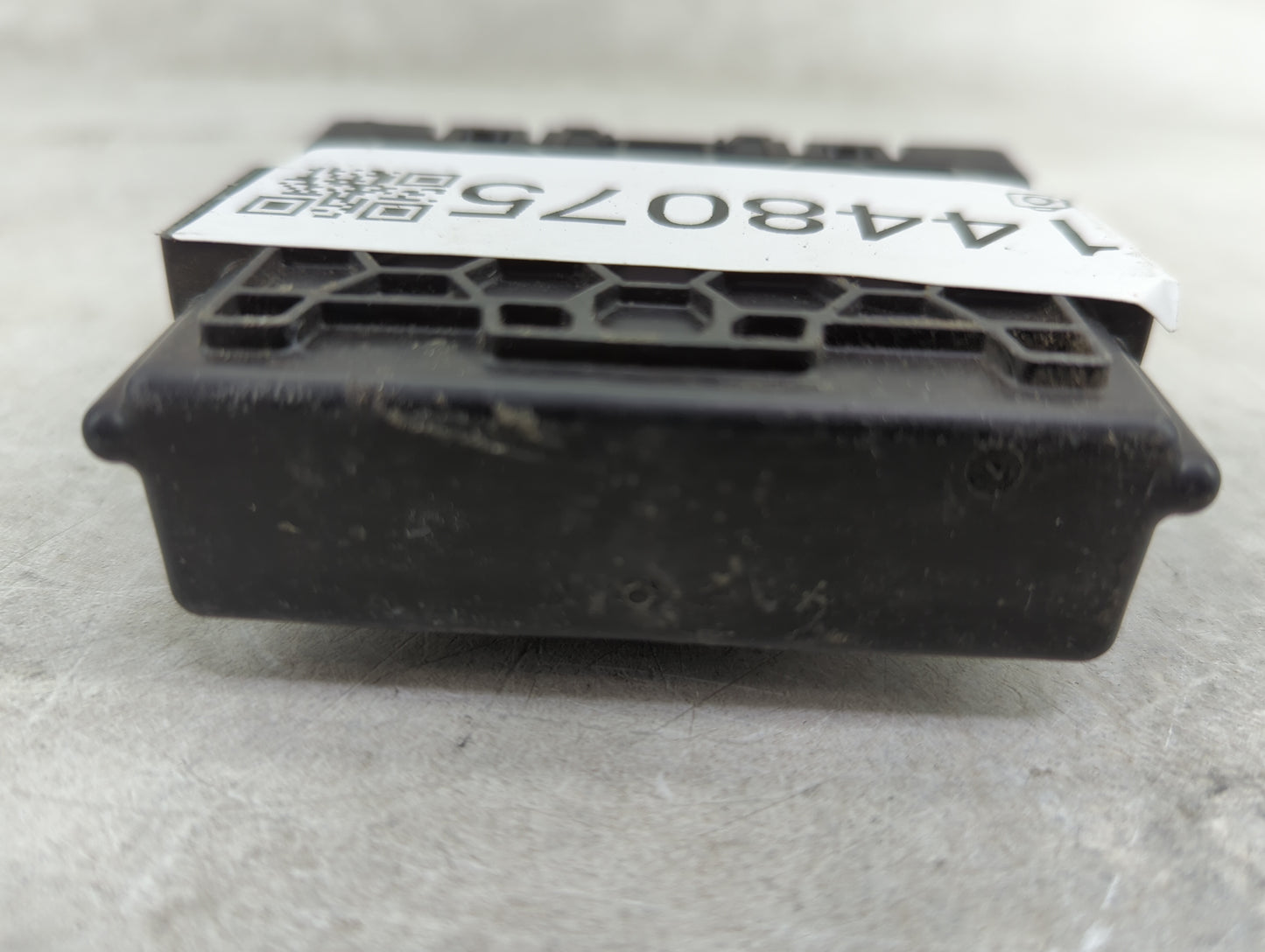 2016-2017 Chevrolet Malibu Body Control Module Bcm Inner Cabin Fuse Box - Oemusedautoparts1.com