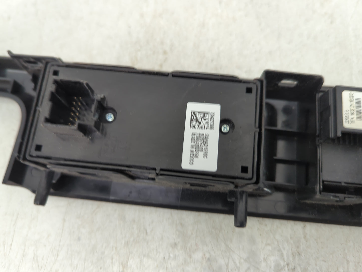 2014-2019 Chevrolet Silverado 1500 Master Power Window Switch Replacement Driver Side Left Fits OEM Used Auto Parts - Oemuse