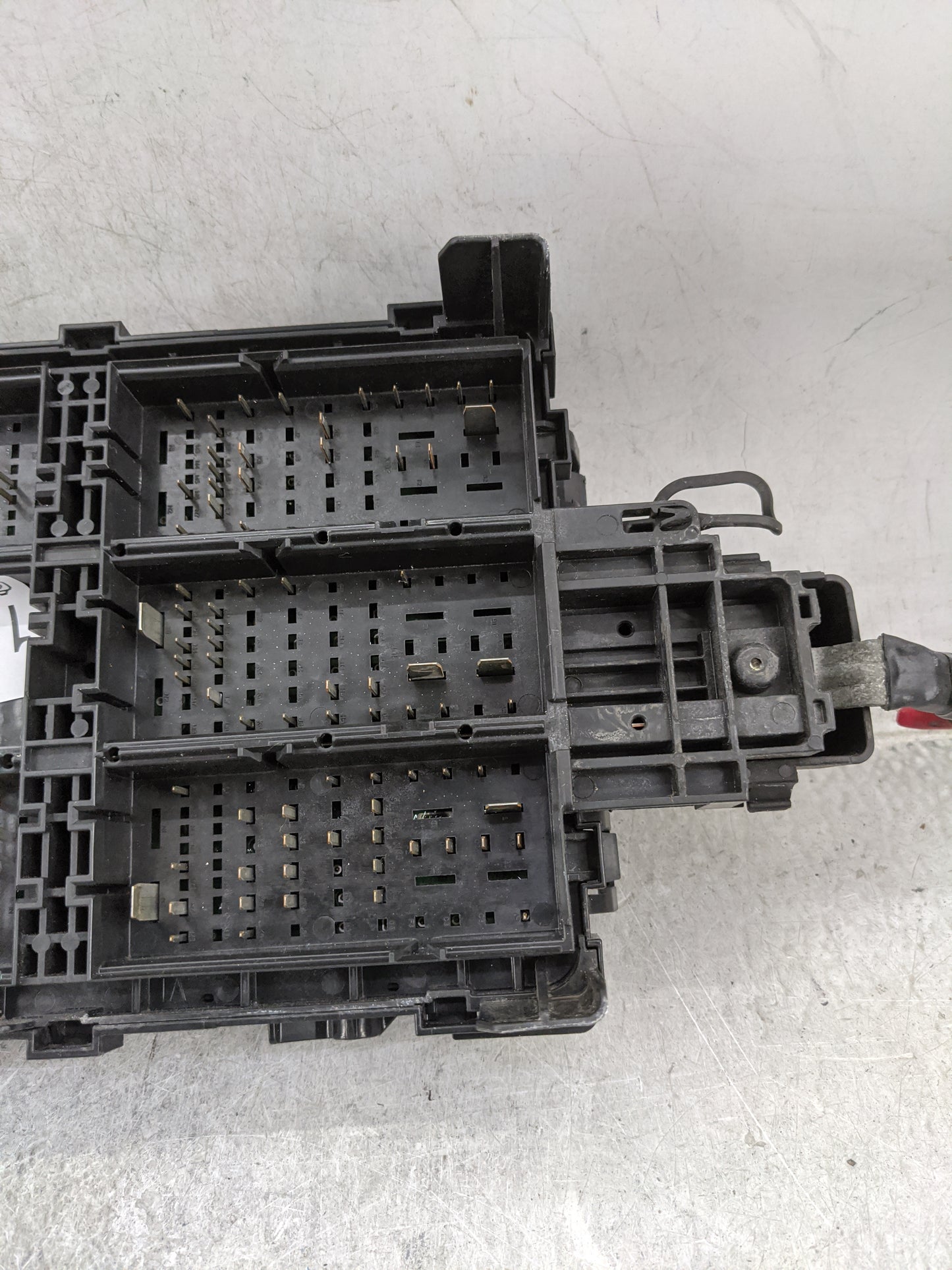 2016-2018 Chevrolet Silverado 1500 Fusebox Fuse Box Panel Relay Module P/N:84075777 Fits Fits 2016 2017 2018 OEM Used Auto P