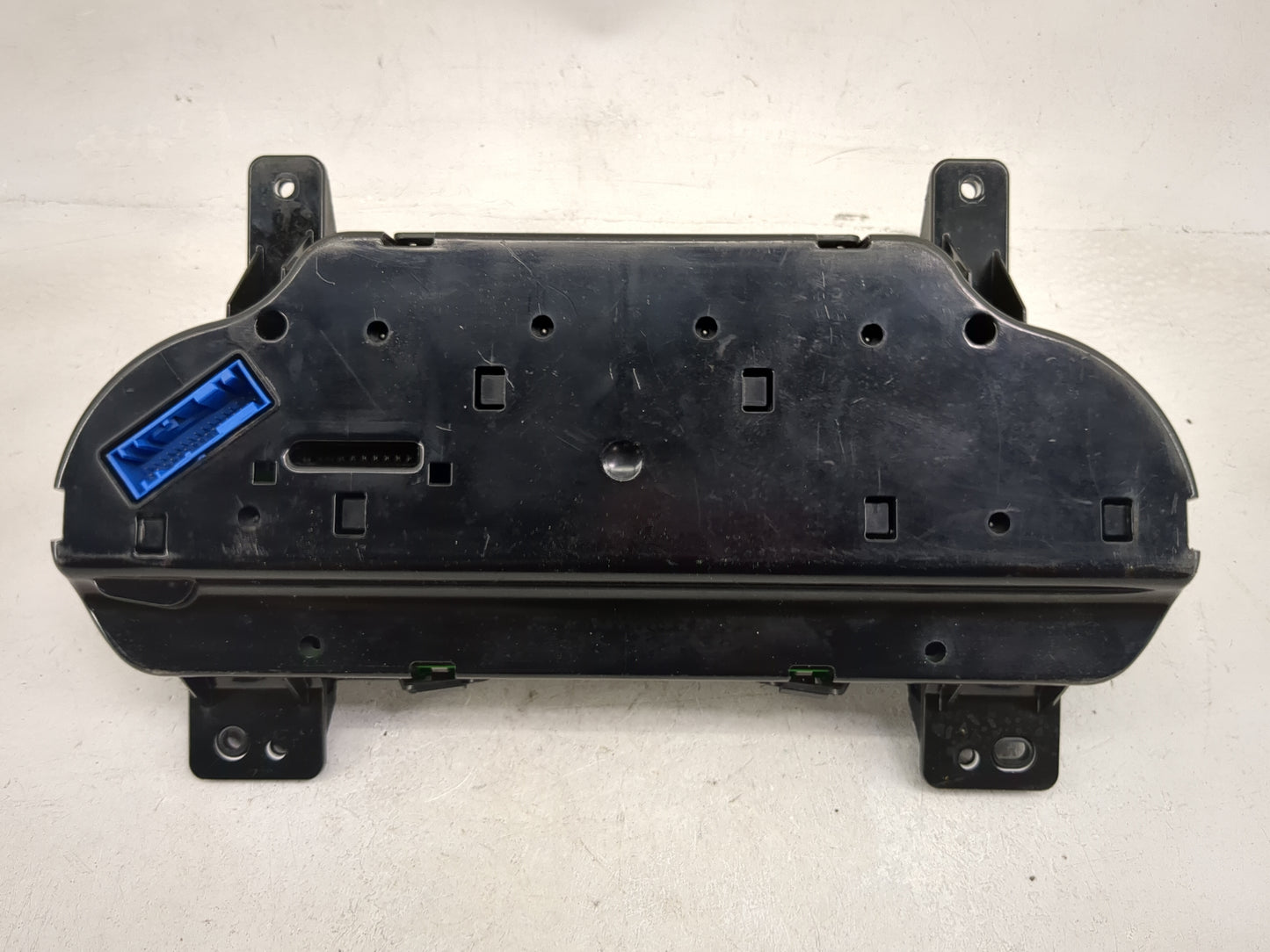 2017 Chevrolet Silverado 1500 Instrument Cluster Speedometer Gauges P/N:84068685 7110500000000X, 812812097 Miles: Fits OEM U