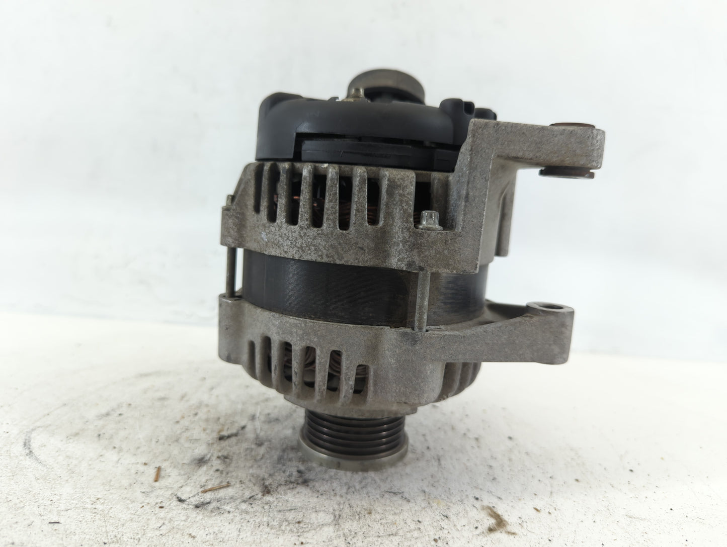 2012-2018 Chevrolet Sonic Alternator Replacement Generator Charging Assembly Engine OEM P/N:13595628 Fits OEM Used Auto Part