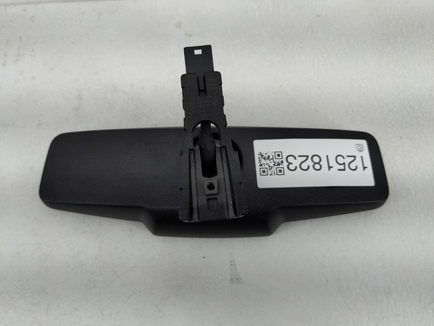2017 Chevrolet Suburban 1500 Interior Rear View Mirror Replacement OEM P/N:E11026538 Fits OEM Used Auto Parts - Oemusedautop