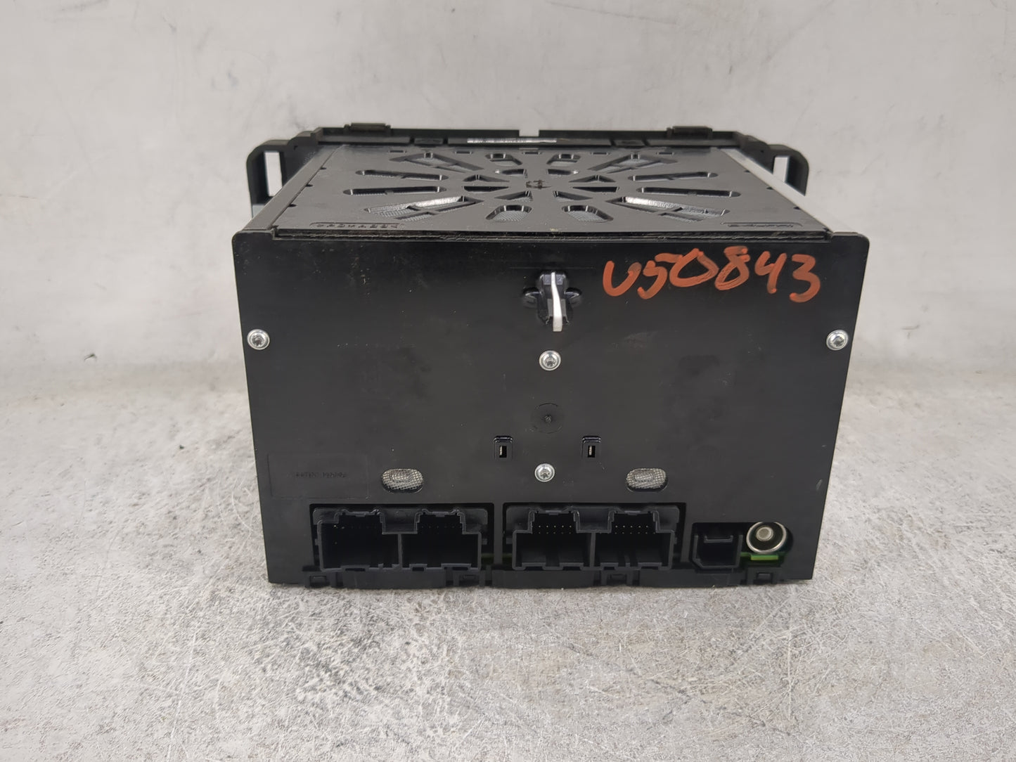 2016-2017 Chevrolet Traverse Radio AM FM Cd Player Receiver Replacement P/N:84082781 28528989, L2C0050TR Fits Fits 2016 2017