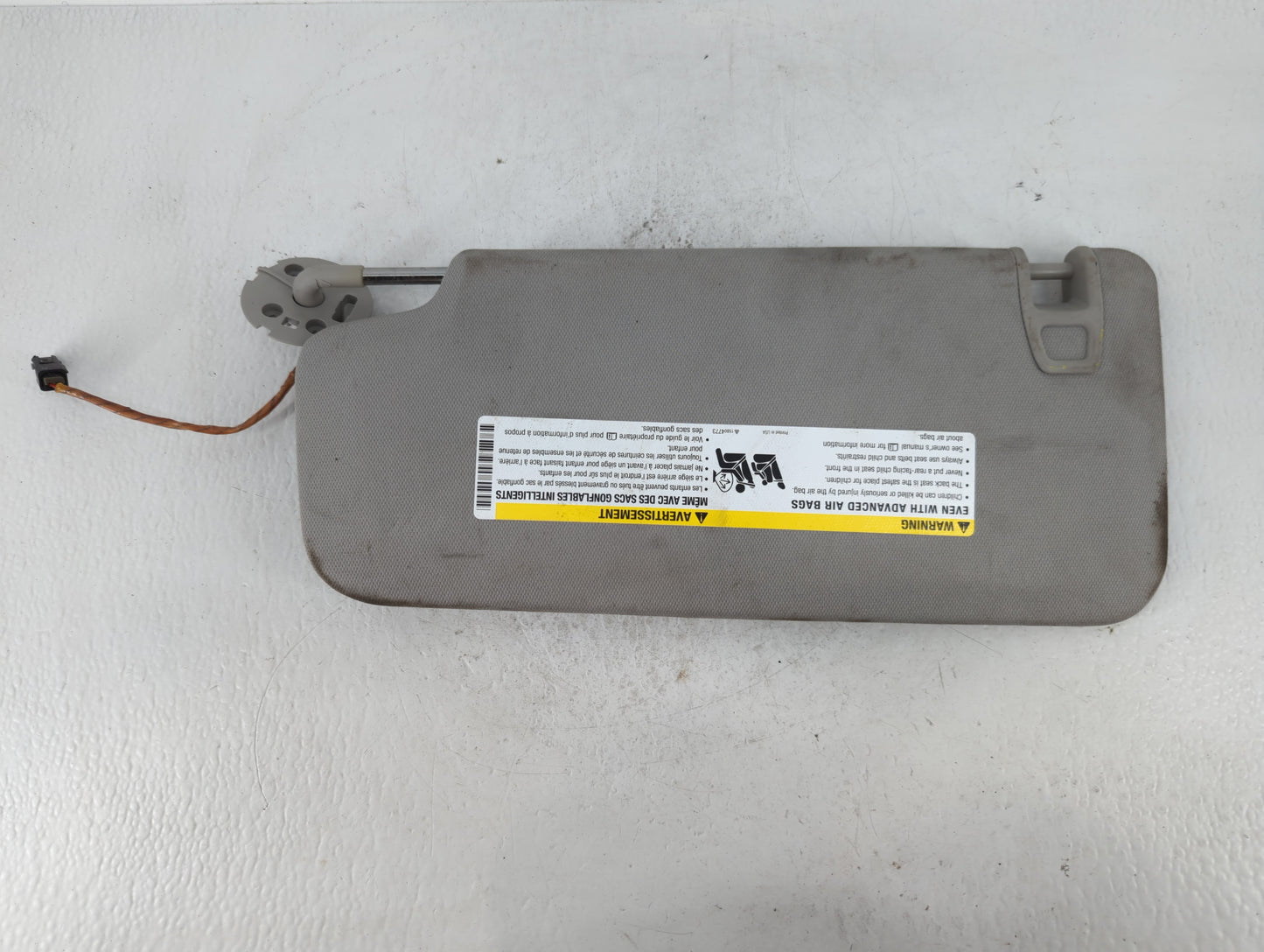 2017 Chevrolet Traverse Sun Visor Shade Replacement Passenger Right Mirror Fits OEM Used Auto Parts - Oemusedautoparts1.com