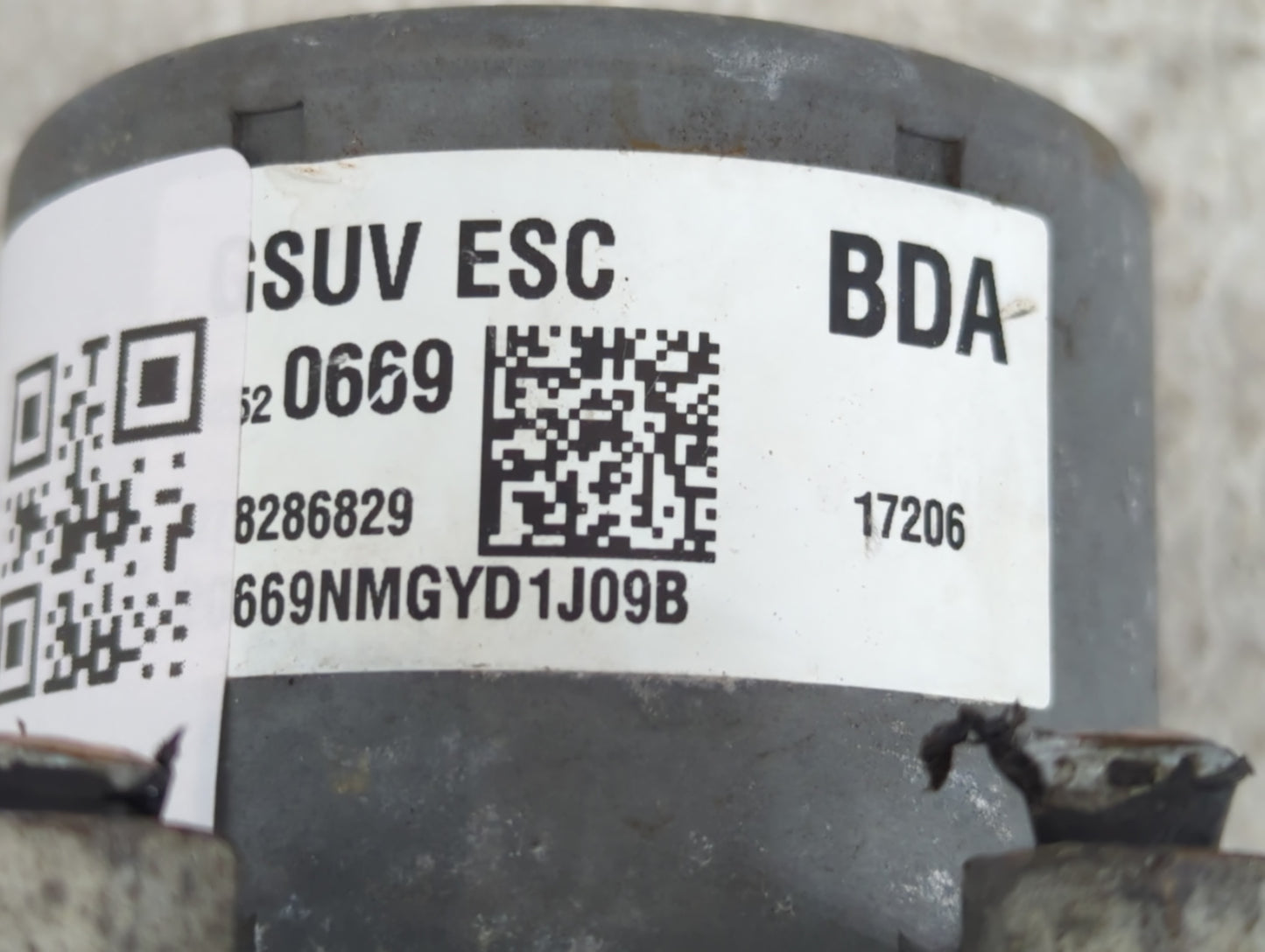 2017-2021 Chevrolet Trax ABS Pump Control Module Replacement P/N:42520669 Fits Fits 2017 2018 2019 2020 2021 OEM Used Auto P