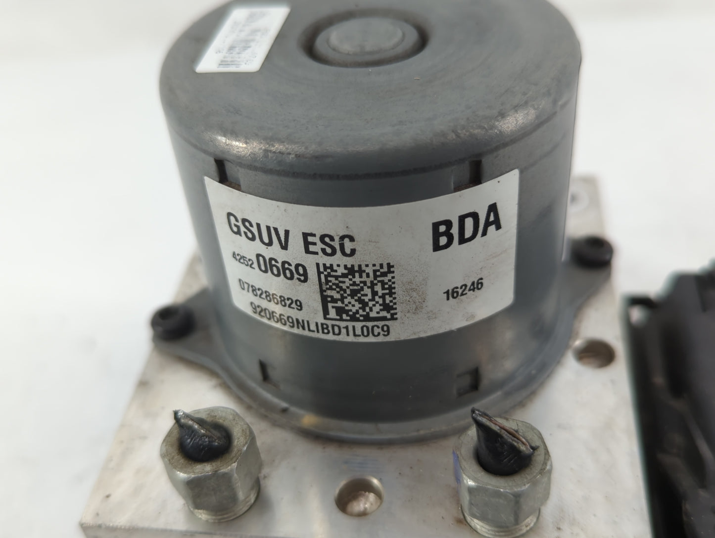 2017-2021 Chevrolet Trax ABS Pump Control Module Replacement P/N:42520669 Fits Fits 2017 2018 2019 2020 2021 OEM Used Auto P