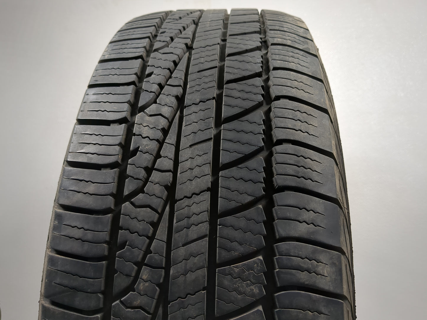 Used Tire 235/65R17 GOODYEAR ASSURANCE WEATHERREADY 104H - Tread Depth 8/32 - Oemusedautoparts1.com