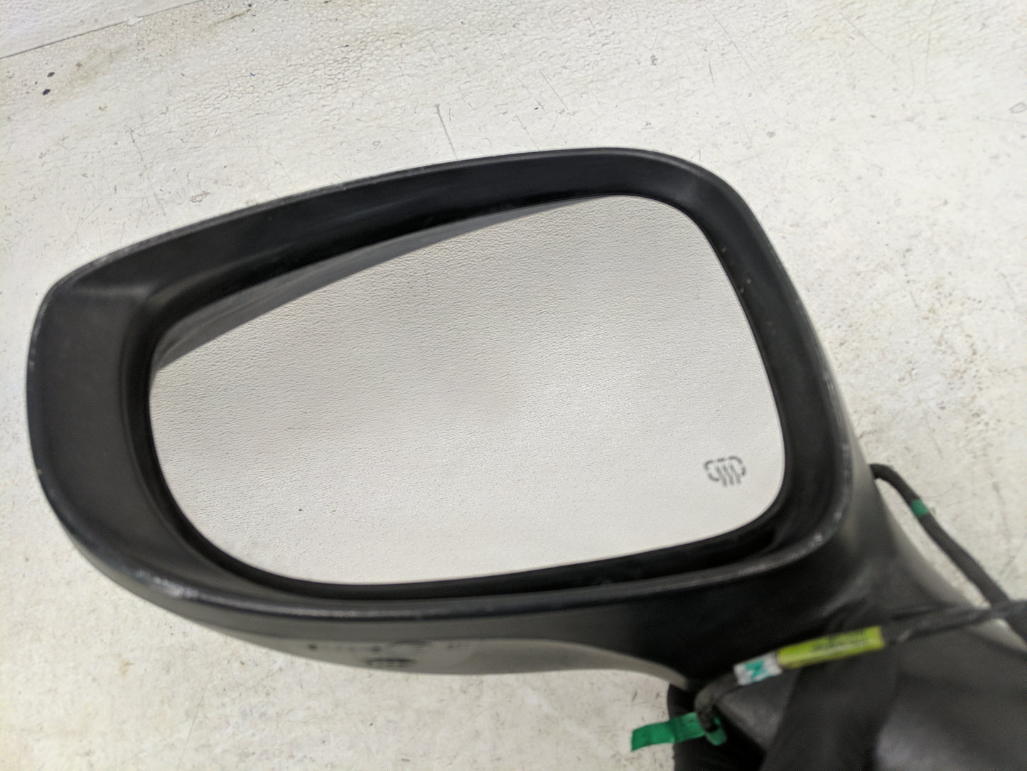 2017-2019 Chrysler Pacifica Driver Side View Mirror - Left Door Mirror OEM Used - Oemusedautoparts1.com