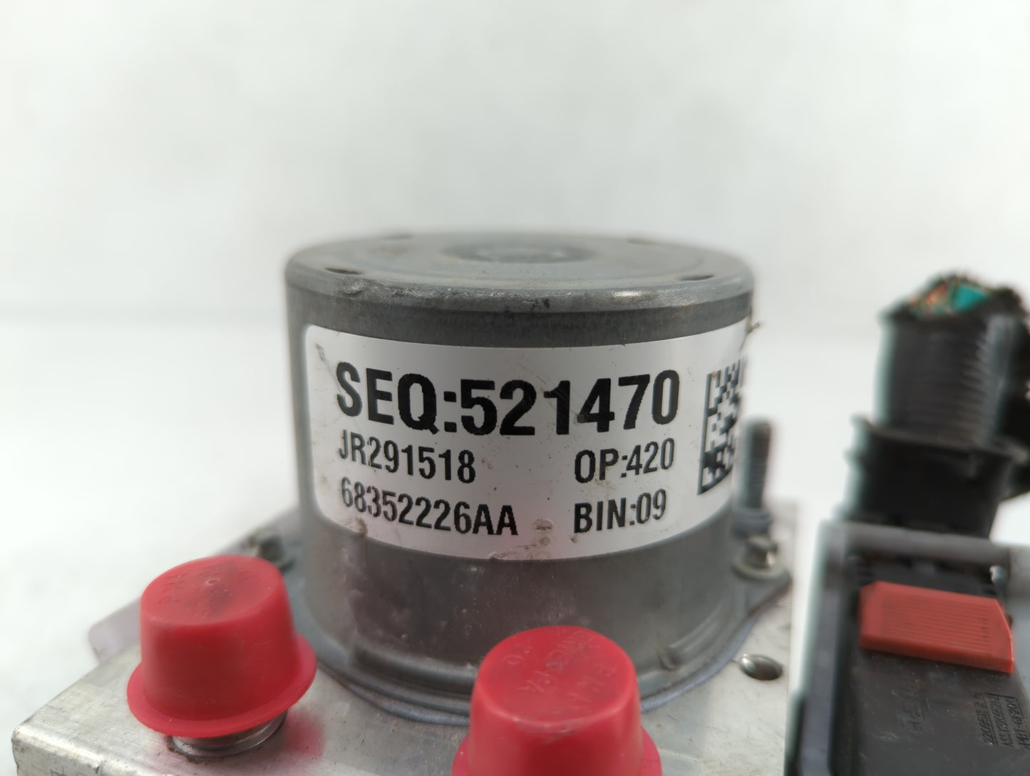 2017-2018 Chrysler Pacifica ABS Pump Control Module Replacement P/N:68330875AA 68352226AA, P68330875AB Fits Fits 2017 2018 O