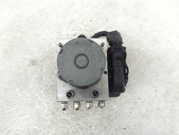 2017 Dodge Caravan ABS Pump Control Module Replacement P/N:68183803AC Fits Fits 2015 2016 2018 2019 2020 OEM Used Auto Parts