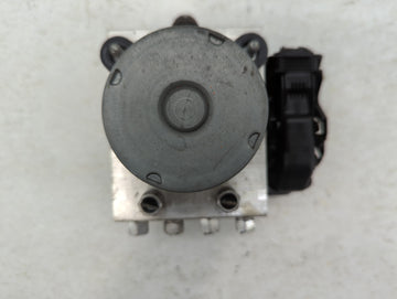 2017 Dodge Caravan ABS Pump Control Module Replacement P/N:6883803AC Fits Fits 2015 2016 2018 2019 2020 OEM Used Auto Parts
