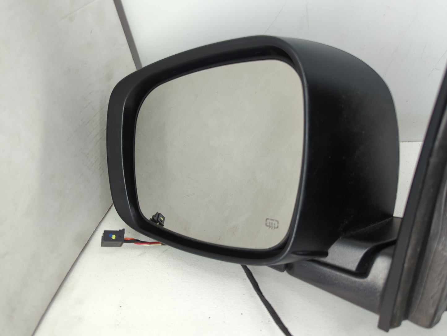 2017 Dodge Caravan Driver Side View Mirror - Left Door Mirror OEM Used - Oemusedautoparts1.com