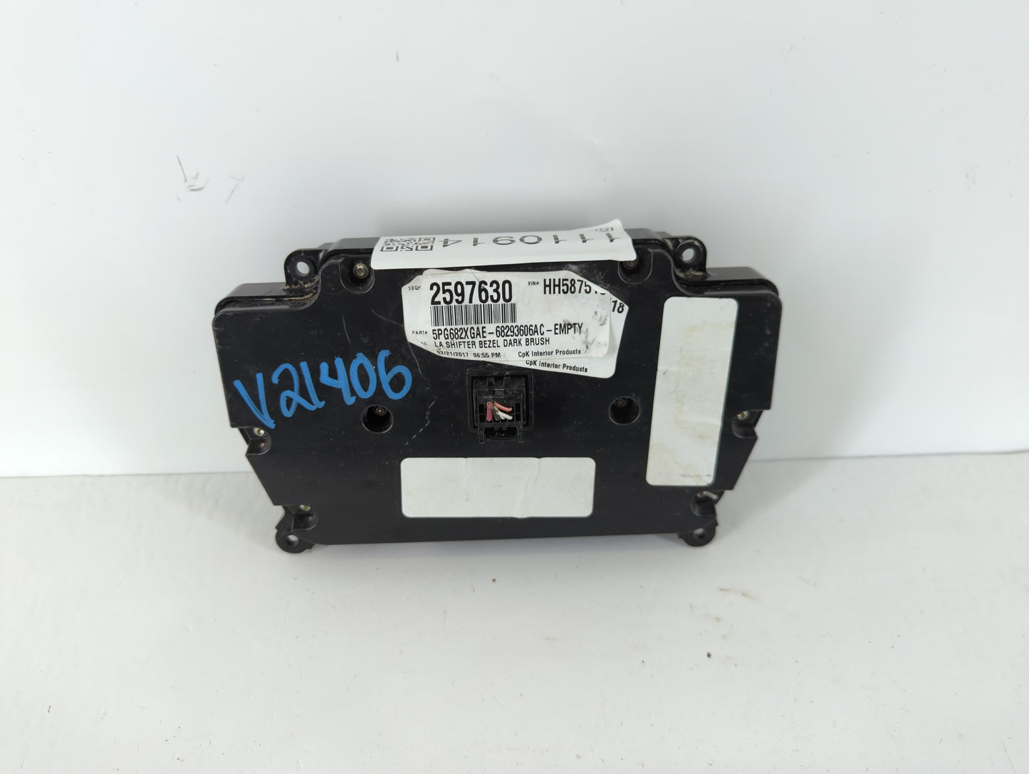 2017 Dodge Challenger Climate Control Module Temperature AC/Heater Replacement P/N:2597630 Fits OEM Used Auto Parts - Oemuse