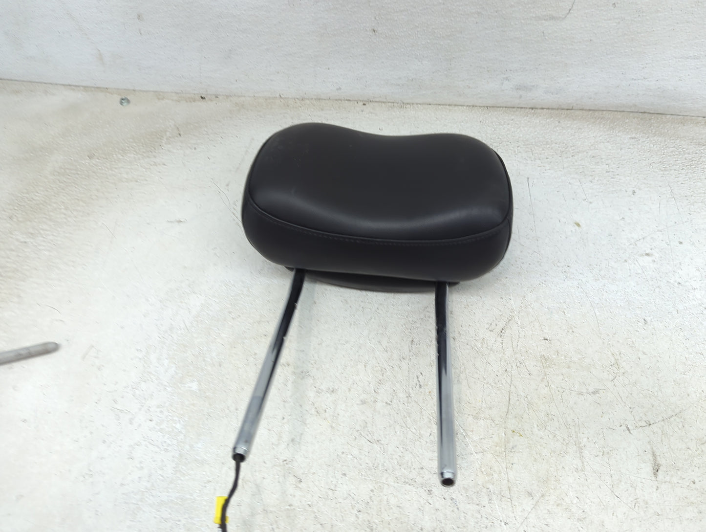 2017 Dodge Durango Headrest Head Rest Front Driver Seat Black - Oemusedautoparts1.com