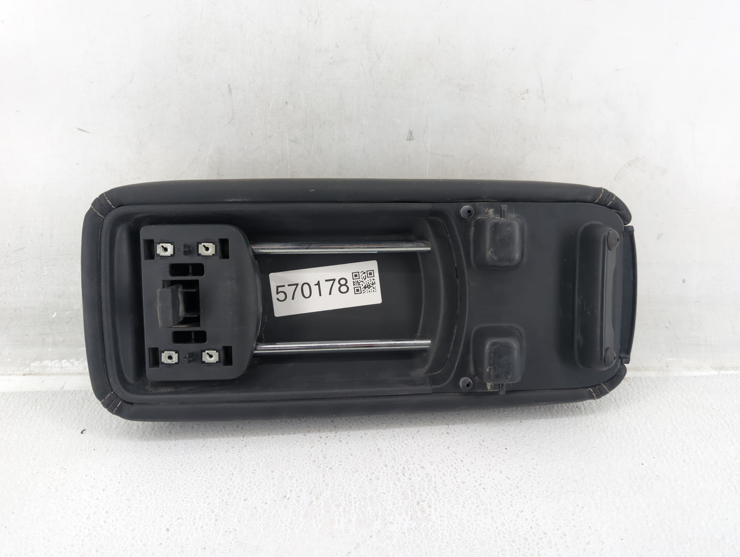 2017 Dodge Journey Center Console Armrest Cover Lid Black - Oemusedautoparts1.com