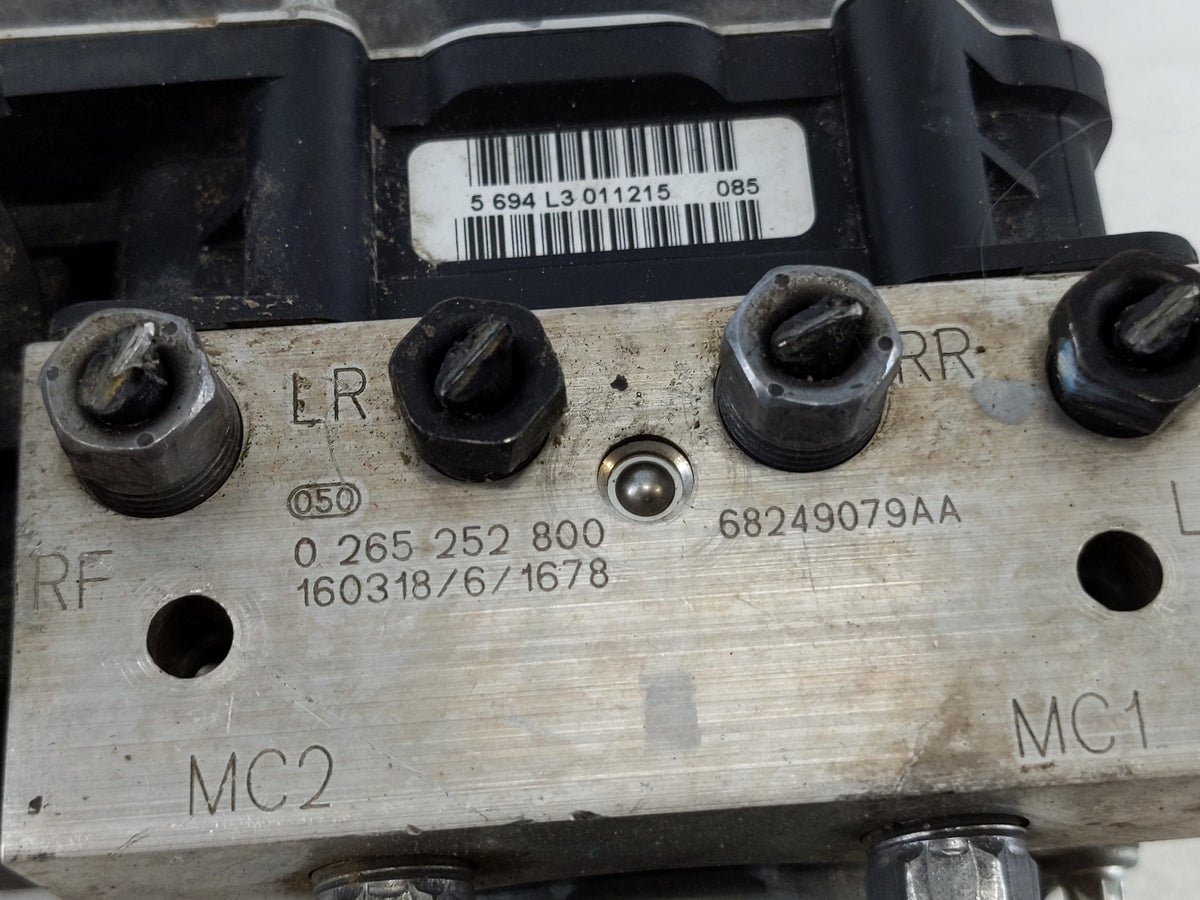 2012-2017 Fiat 500 Anti-Lock Brake ABS Pump Module Actuator OEM P/N:0 265 252 800 5 694 L3 011215 Fits OEM Used Auto Parts -