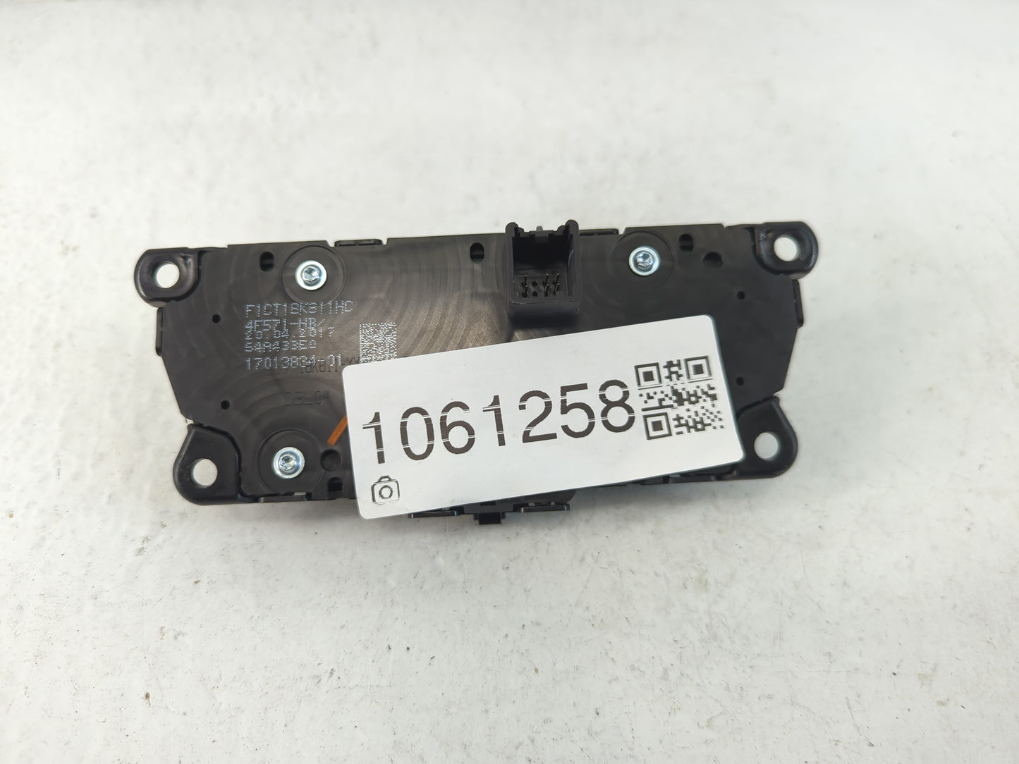 2017 Ford Escape Climate Control Module Temperature AC/Heater Replacement P/N:F1CT 18K811 HC Fits OEM Used Auto Parts - Oemu