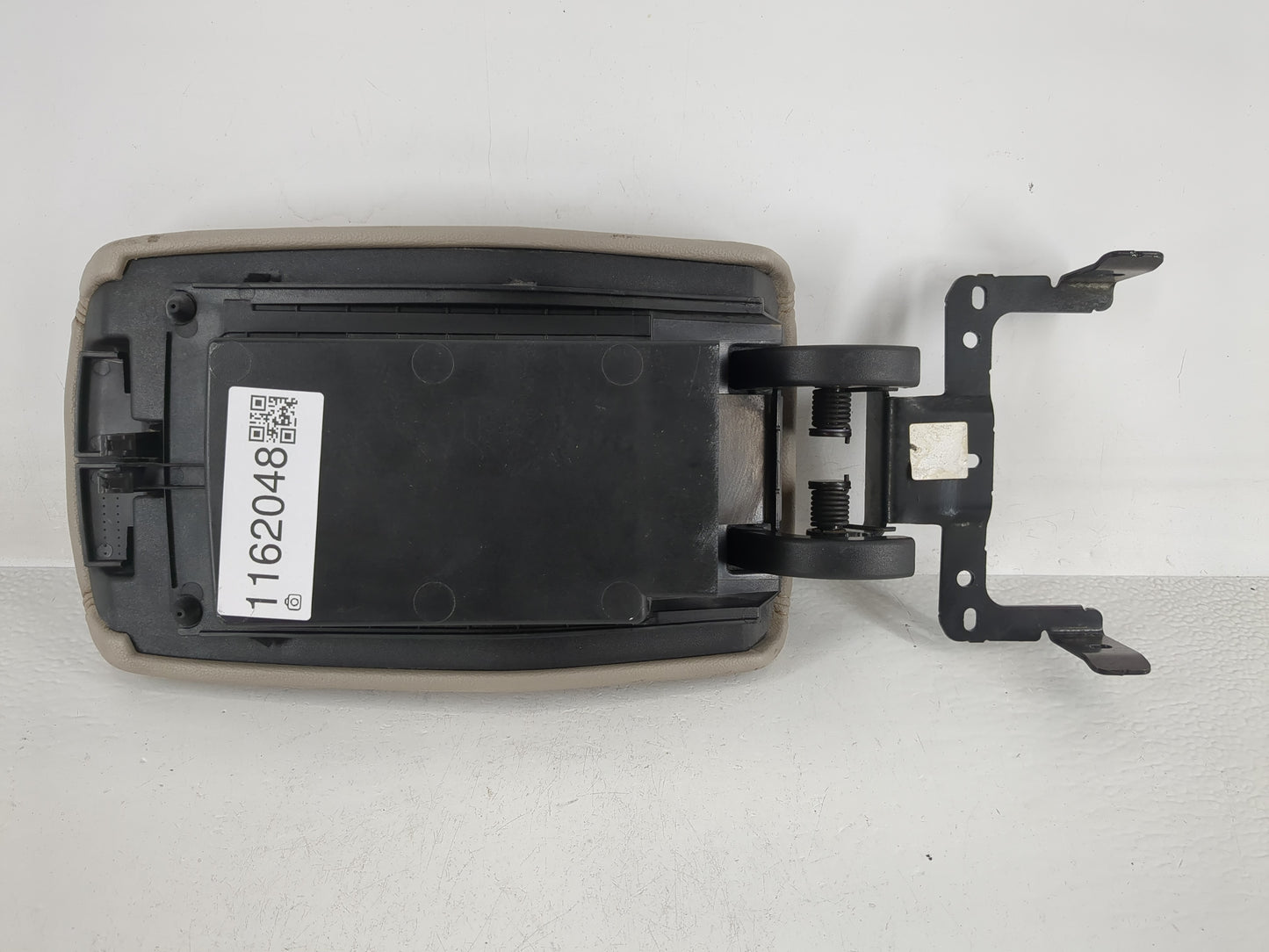 2017-2019 Ford Escape Center Console Armrest Cover Lid P/N:GJ54S045D86 Fits Fits 2017 2018 2019 OEM Used Auto Parts - Oemuse