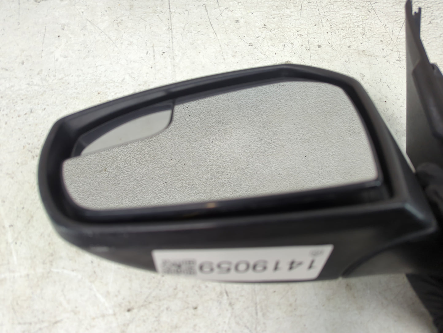 2017-2019 Ford Escape Driver Side View Mirror - Left Door Mirror OEM Used - Oemusedautoparts1.com
