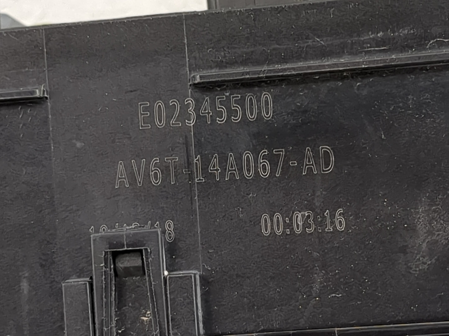 2013-2016 Ford Escape Fusebox Fuse Box Panel Relay Module P/N:AV6T-14A067-AD AV6T-14A142-AB Fits Fits 2013 2014 2015 2016 OE