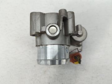2017-2019 Ford Escape Throttle Body P/N:DS7G-9F991-BB Fits Fits 2014 2015 2016 2017 2018 2019 2020 OEM Used Auto Parts