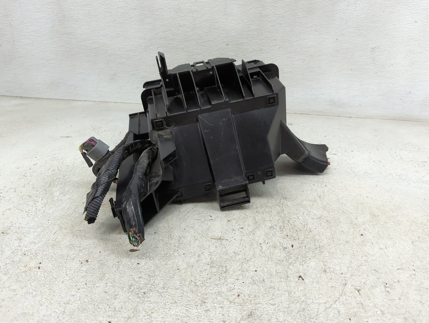 2017 Ford Explorer Fusebox Fuse Box Panel Relay Module P/N:GU5T-14A003-AA Fits OEM Used Auto Parts - Oemusedautoparts1.com