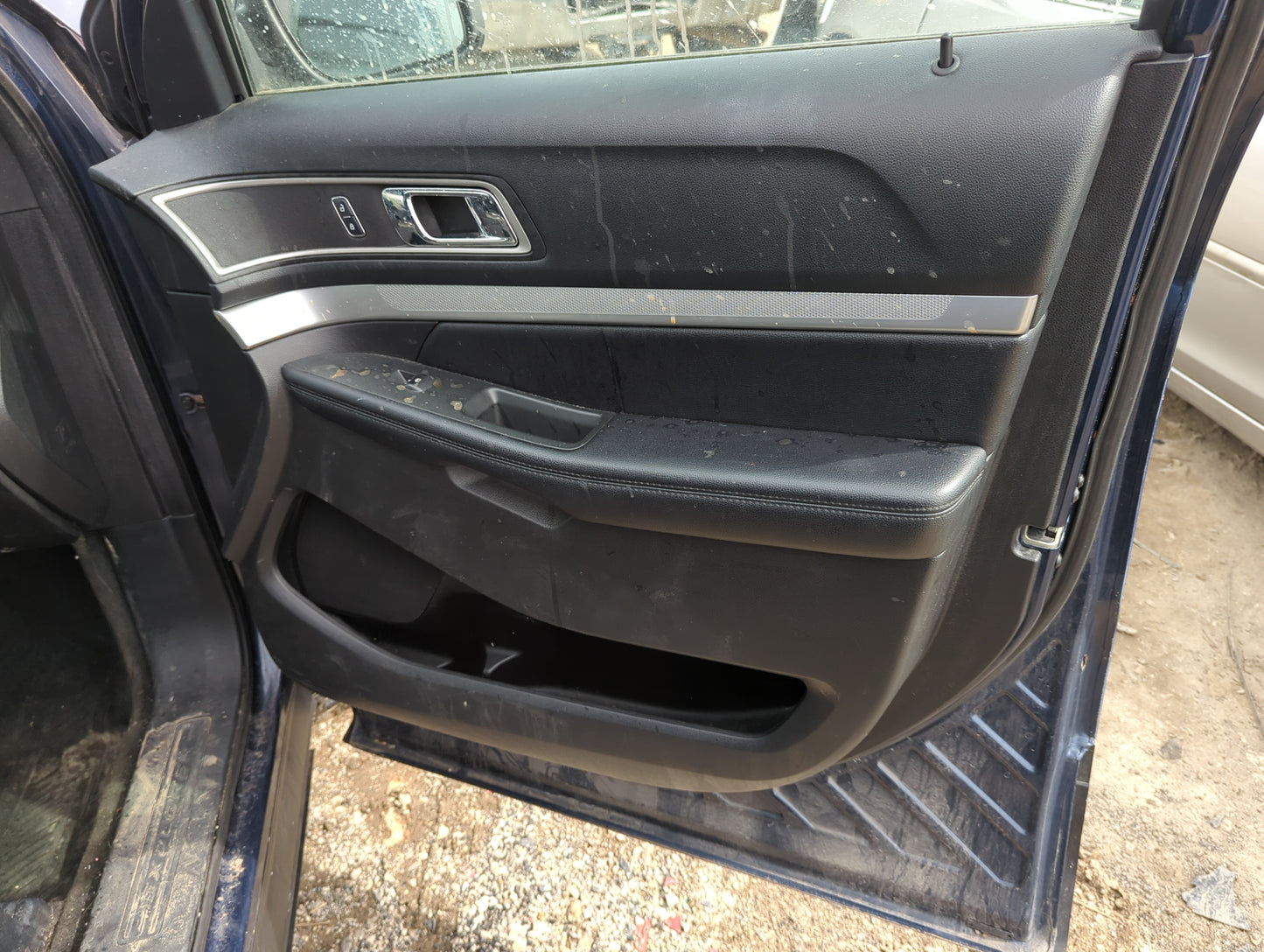 2017 Ford Explorer Front Right Passenger Interior Door Panel Trim 5006400 - Oemusedautoparts1.com
