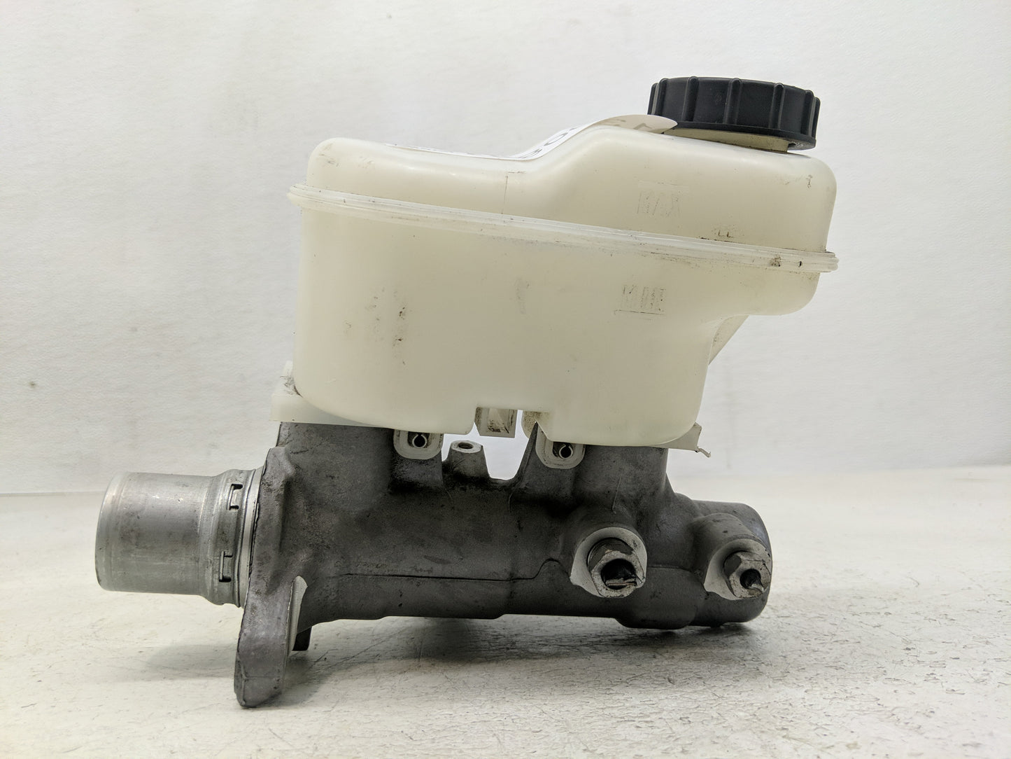 2015-2017 Ford F-150 Brake Master Cylinder - Oemusedautoparts1.com
